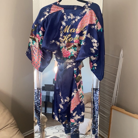 Maid of honour silk robe. (I think its called silk. It’s the shinny stuff) - Picture 3 of 3